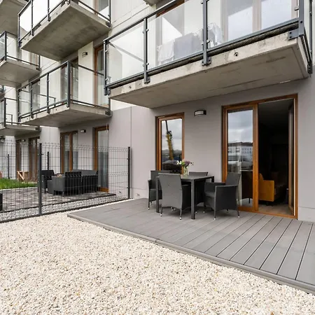 Comfortable With Parking & Garden By Renters *