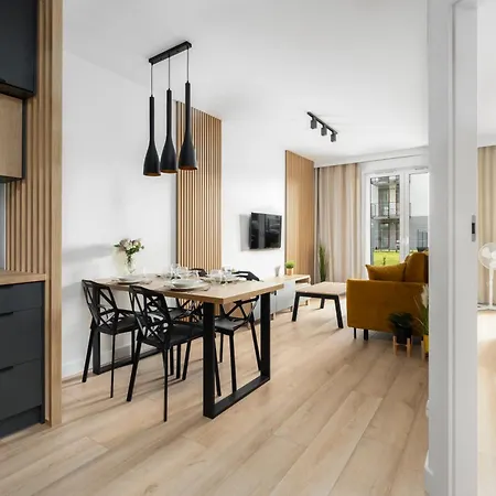 Comfortable With Parking & Garden By Renters 波兹南
