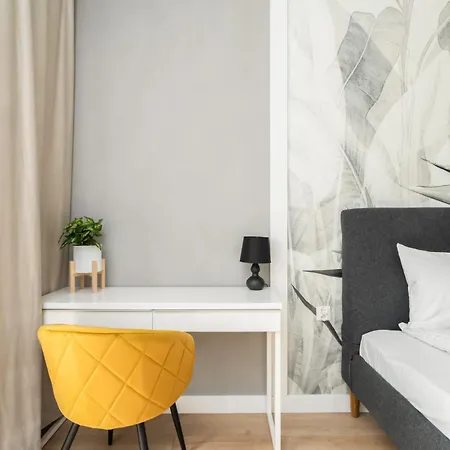 Apartamento Comfortable With Parking & Garden By Renters Poznan