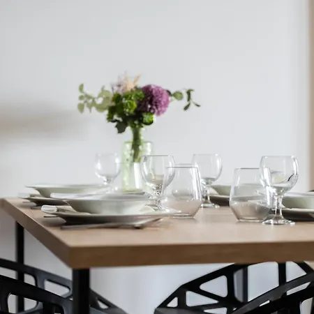 Comfortable With Parking & Garden By Renters Apartamento Poznan
