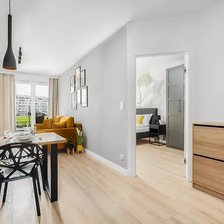 Comfortable With Parking & Garden By Renters 波兹南