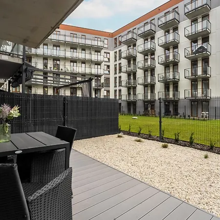 公寓 Comfortable With Parking & Garden By Renters